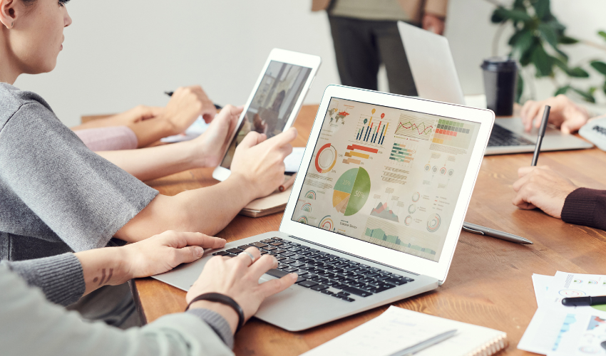 Businesswoman analyzing data on a laptop representing the measurement and monitoring of change progress in Prosci Change Management.